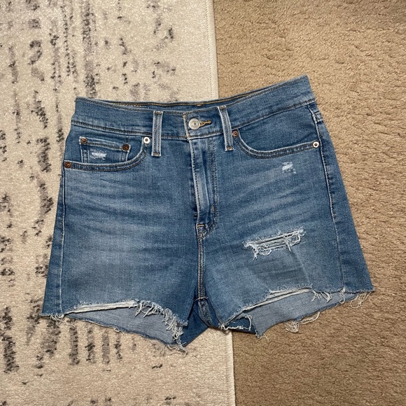 Levi's Denim - HP 🥳 Levi’s Women’s High Rise jean shorts medium wash💙